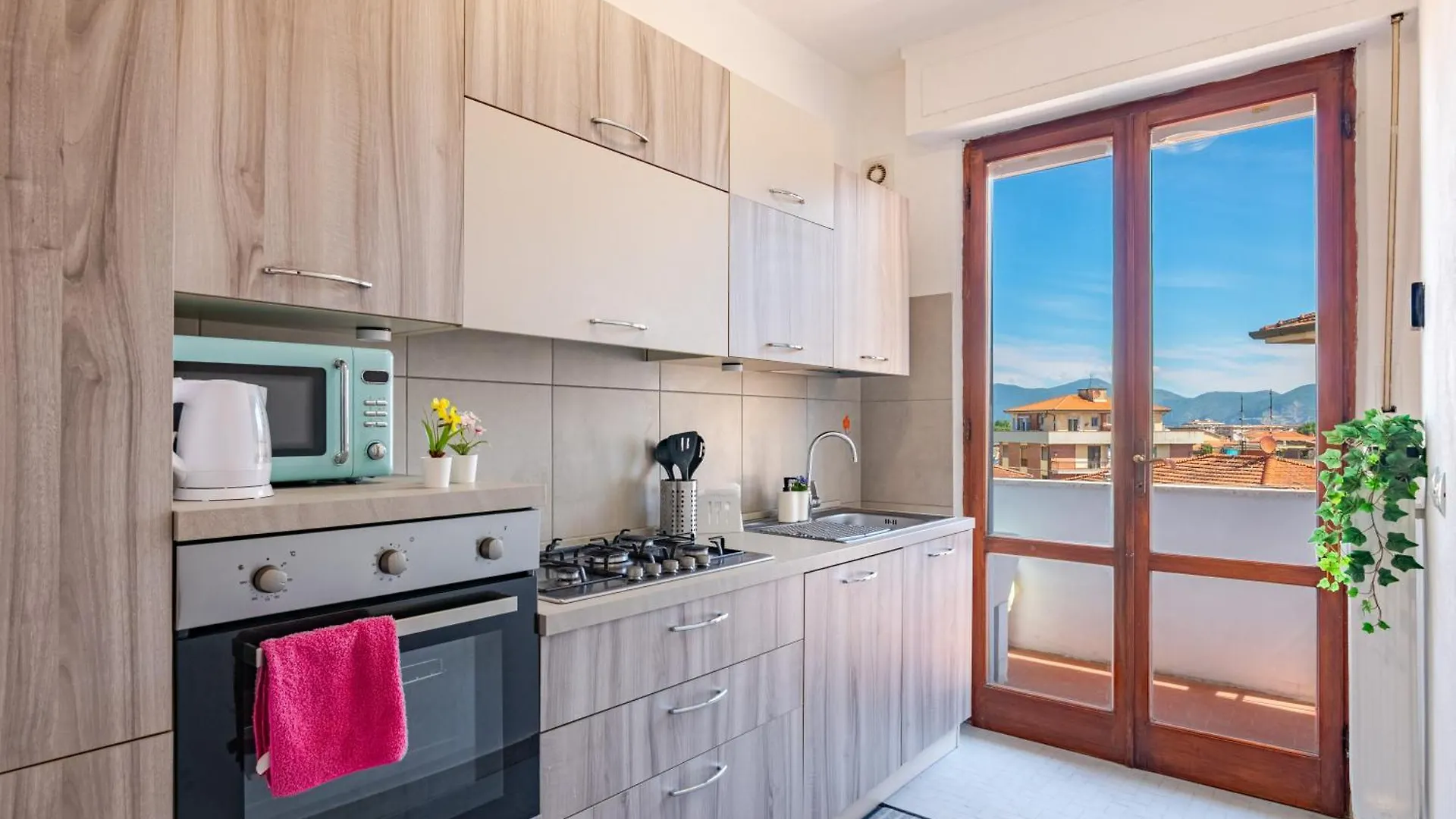 Attico 2 Camere Balcone Parcheggi Gratis Ascensore Pisa Apartman